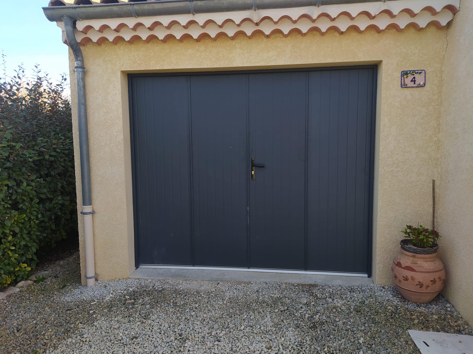 Porte de garage aluminium, ouverture à la française, fabrication francaise, fabrication sur-mesure, gris anthracite
