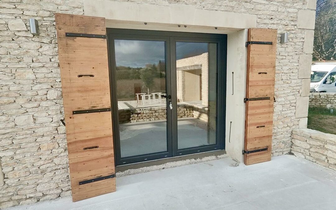 Porte-fenêtre aluminium noir 9005 - Réalisé à Chamaret (26)