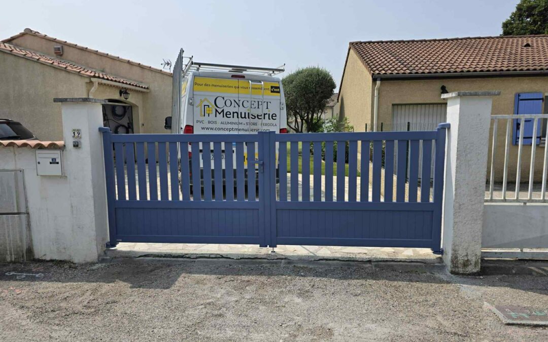 Portail battant manuel en aluminium