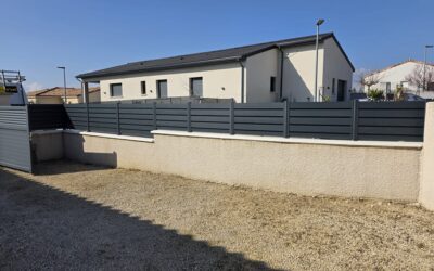 Clôture en aluminium lames persiennées