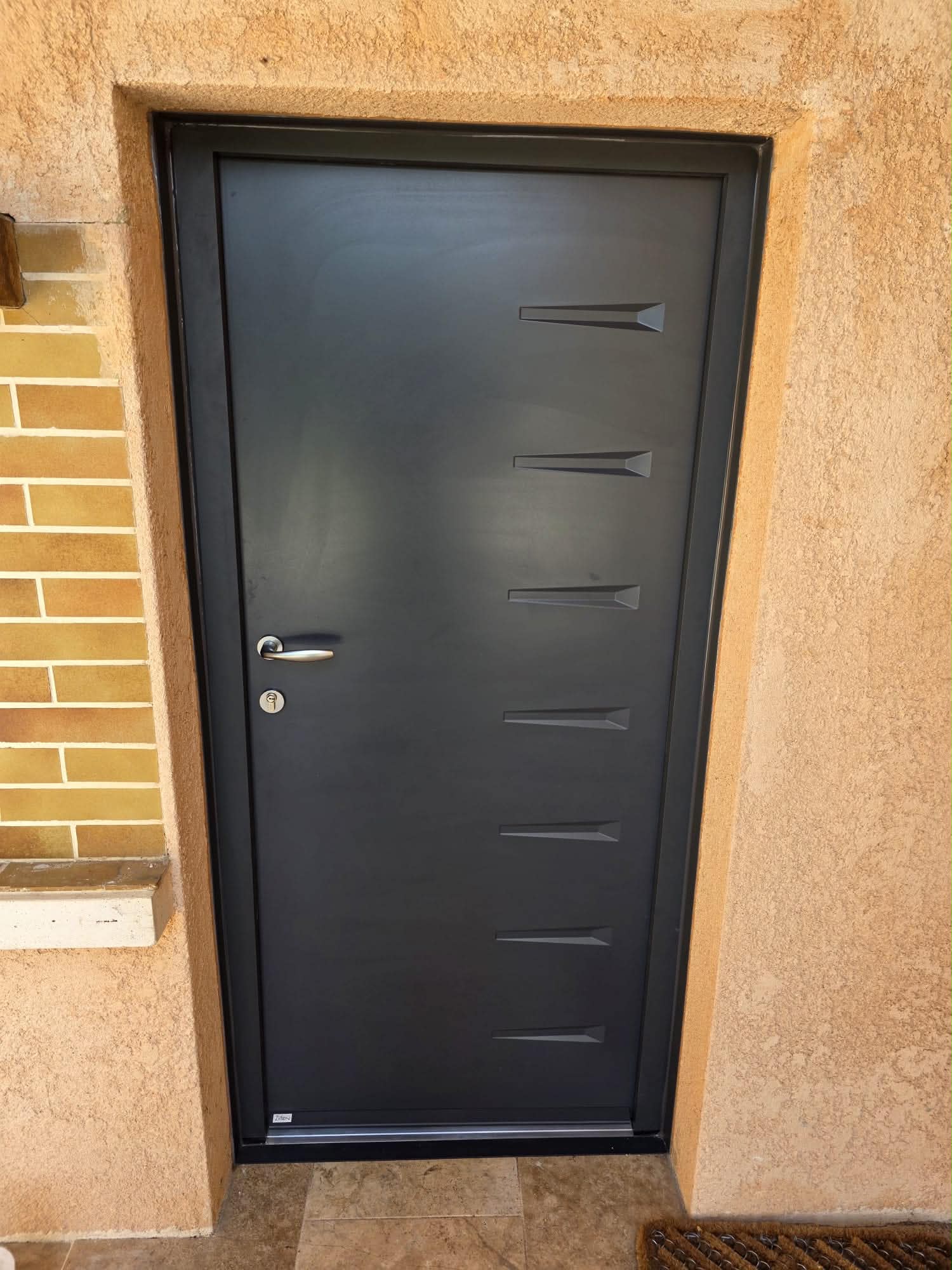 5 Porte d'entrée en acier modèle AKI